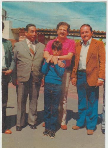 Galán con su hijo y los dirigentes Martín Torres y Luis Silva